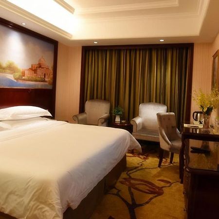 Vienna Hotel Loudi Chunyuan Pedestrian Street Eksteriør billede