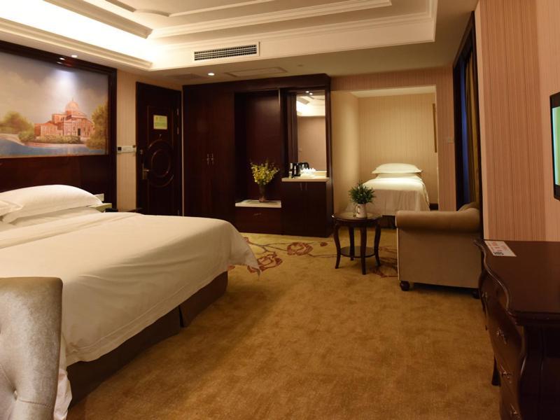 Vienna Hotel Loudi Chunyuan Pedestrian Street Eksteriør billede
