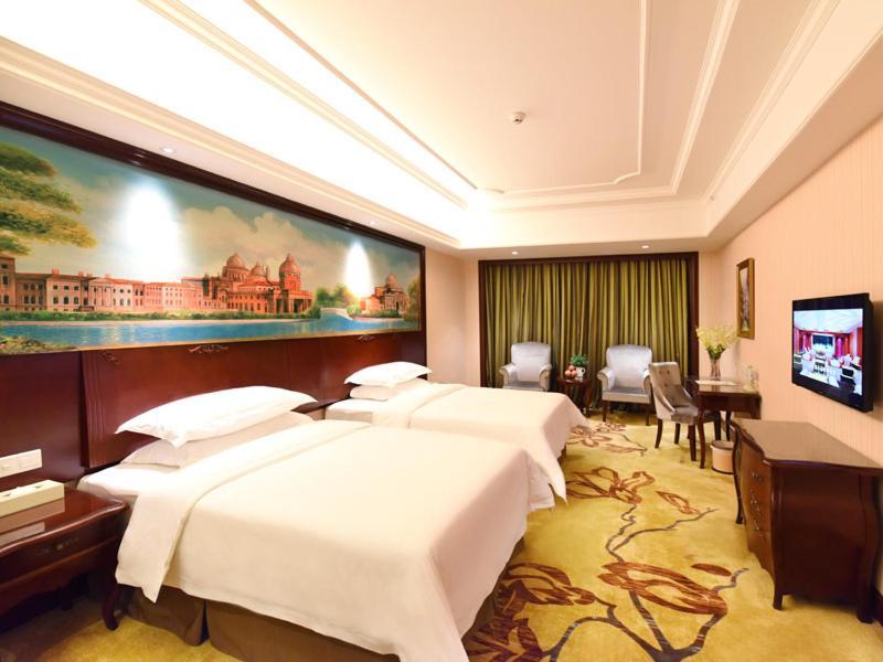 Vienna Hotel Loudi Chunyuan Pedestrian Street Eksteriør billede